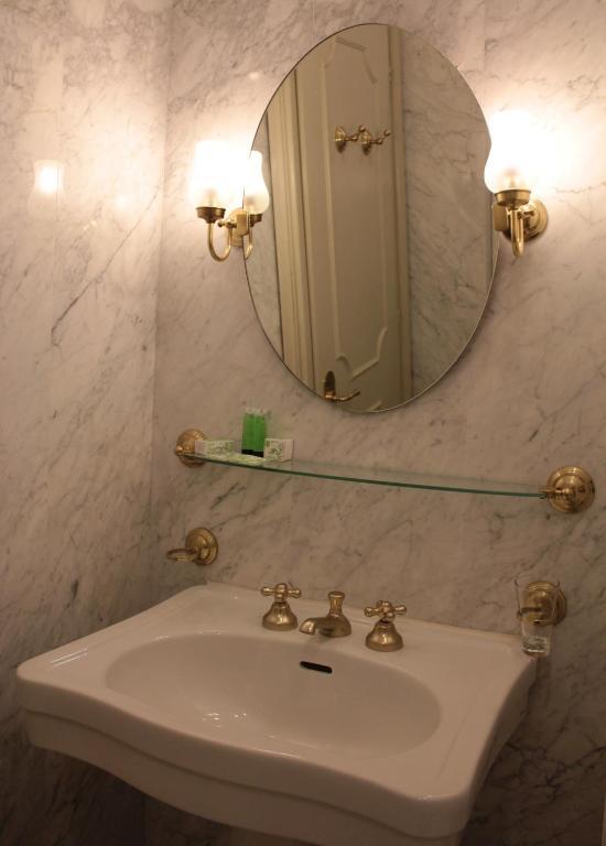 Single Room,562672224:JPEG